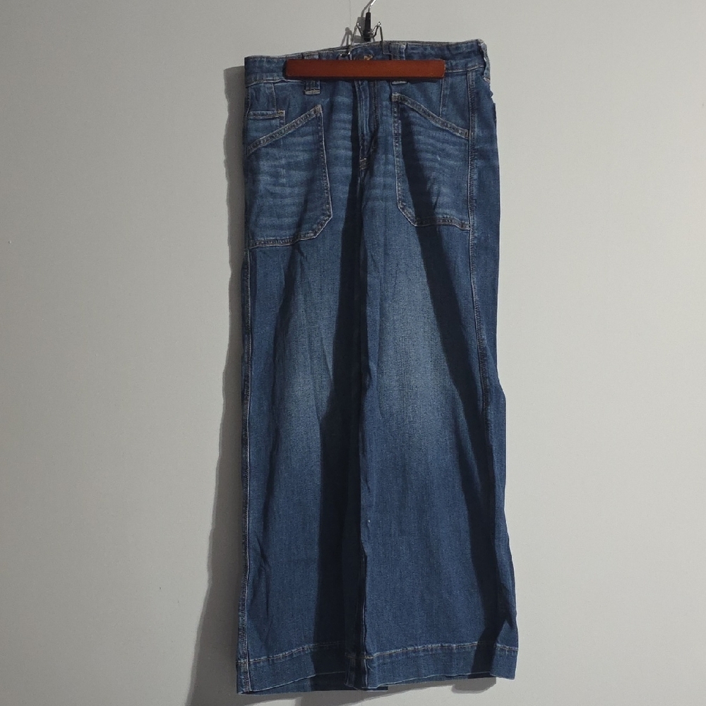 American Eagle Super High Rise Ultra Wide Leg Medium Wash Jeans Size 4
